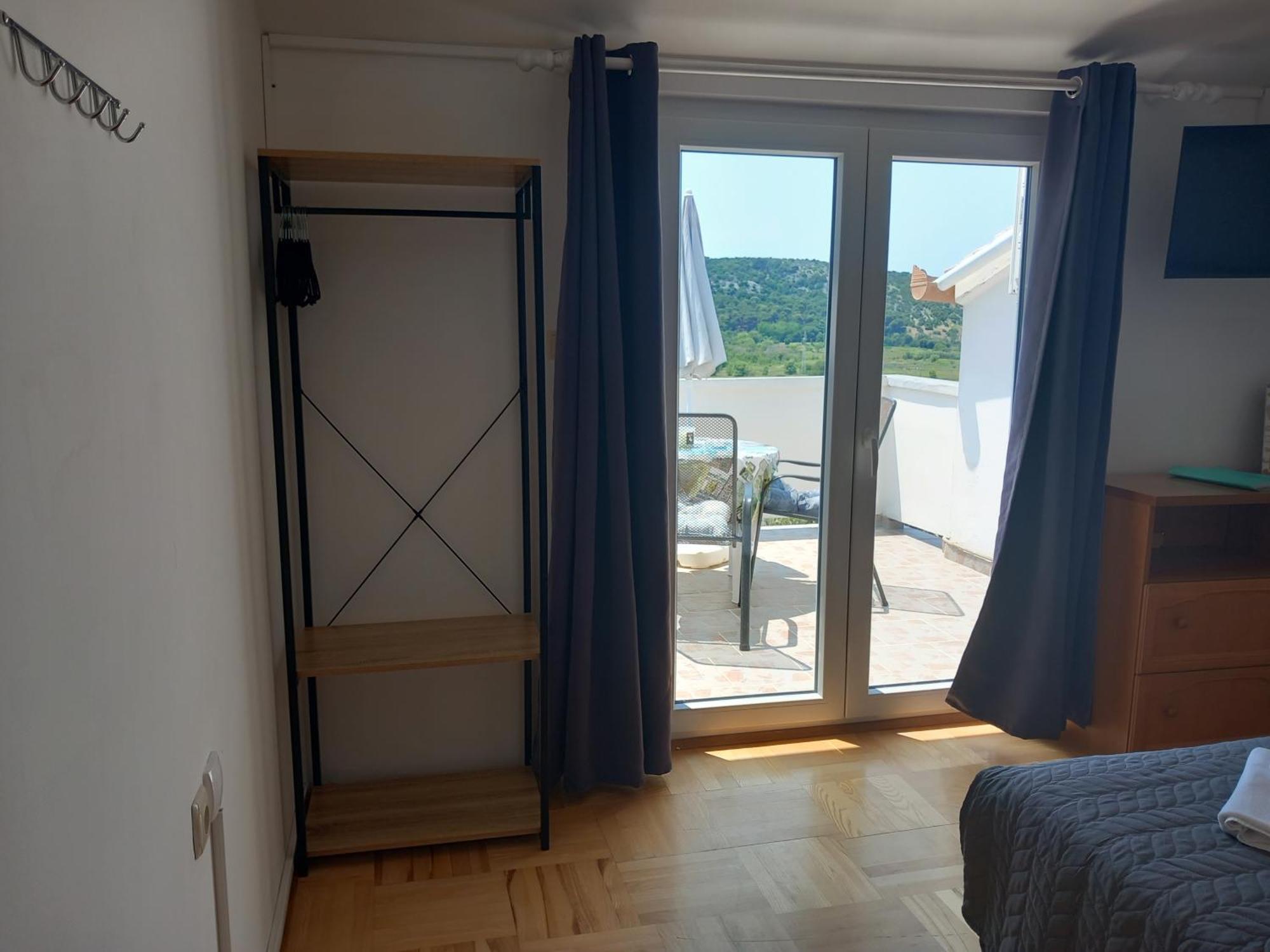 Apartments Mira 로파르 객실 사진
